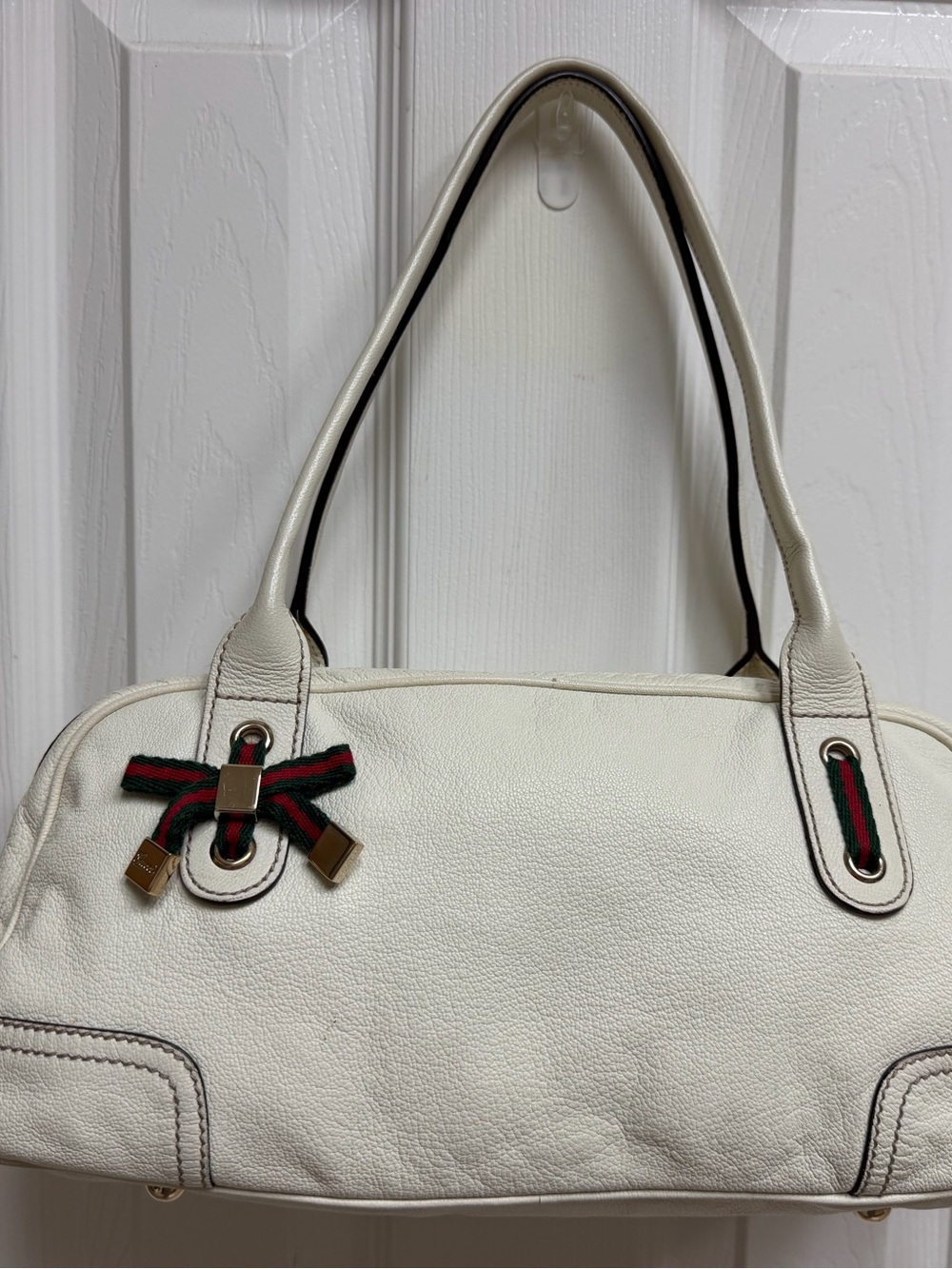 Gucci White Leather Shoulder Bag with Green and Red Stripe Detail
